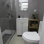 Ocean M1 R4 - Large Double With Shared Bathroom In Center