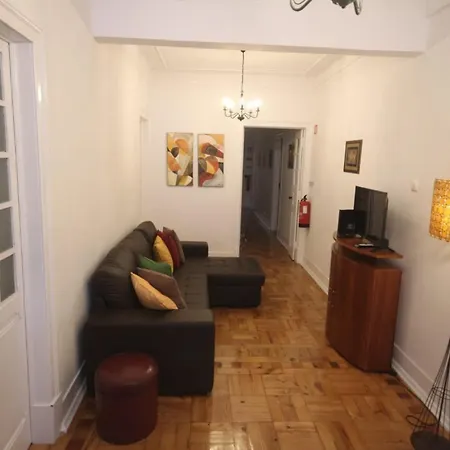 Ocean M1 R4 - Large Double With Shared Bathroom In Center