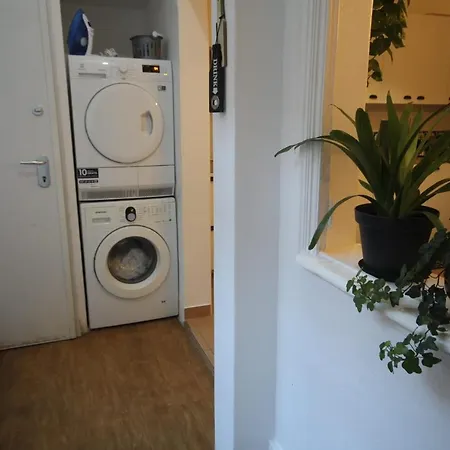 Ocean M1 R4 - Large Double With Shared Bathroom In Center Gæstehus Lisboa