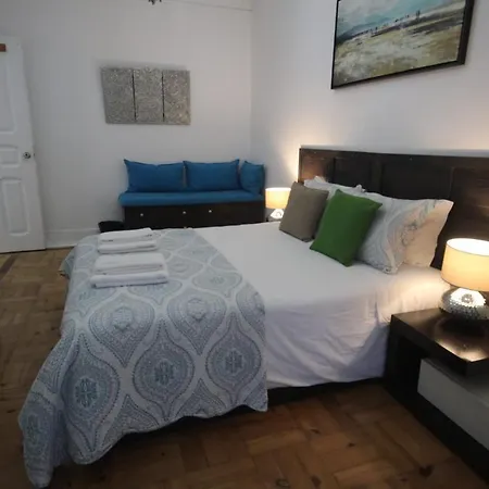 Guest house Ocean M1 R4 - Large Double With Shared Bathroom In Center Lisbon