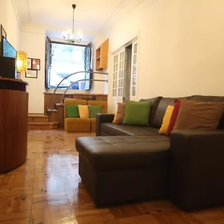 Guest house Ocean M1 R4 - Large Double With Shared Bathroom In Center Lisbon