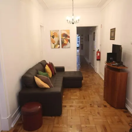 Ocean M1 R4 - Large Double With Shared Bathroom In Center