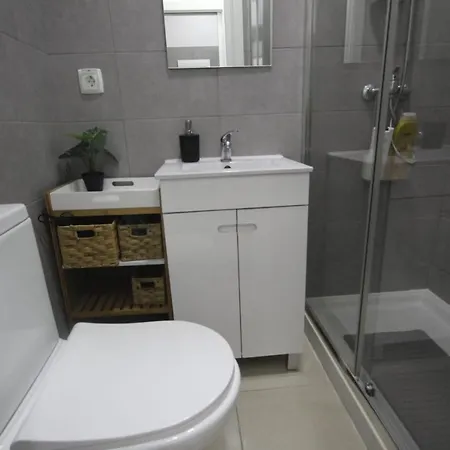 招待所 Ocean M1 R4 - Large Double With Shared Bathroom In Center Lisboa